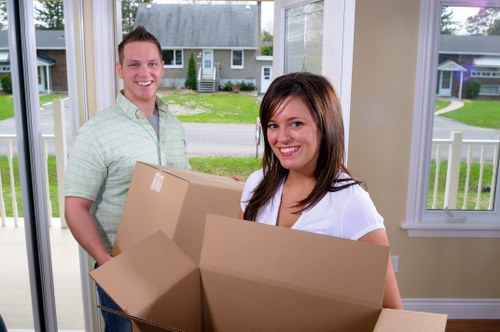 Dry and organized storage space for household belongings in Penge